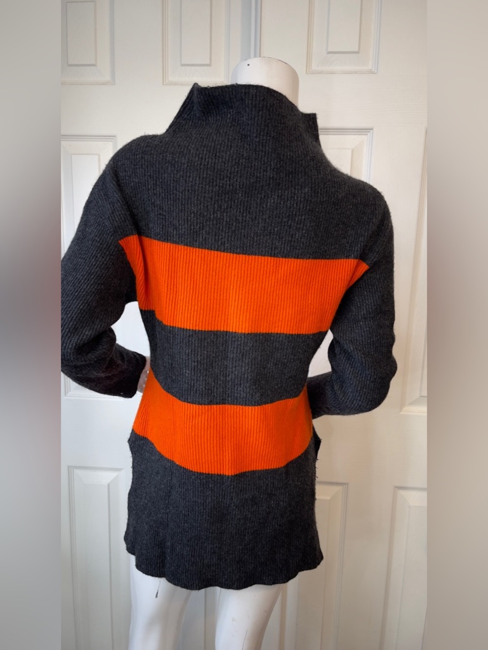 💯Cashmere Neiman Marcus Charcoal & Bright Orange Striped Cowl-Neck Sweater - Picture 2 of 12